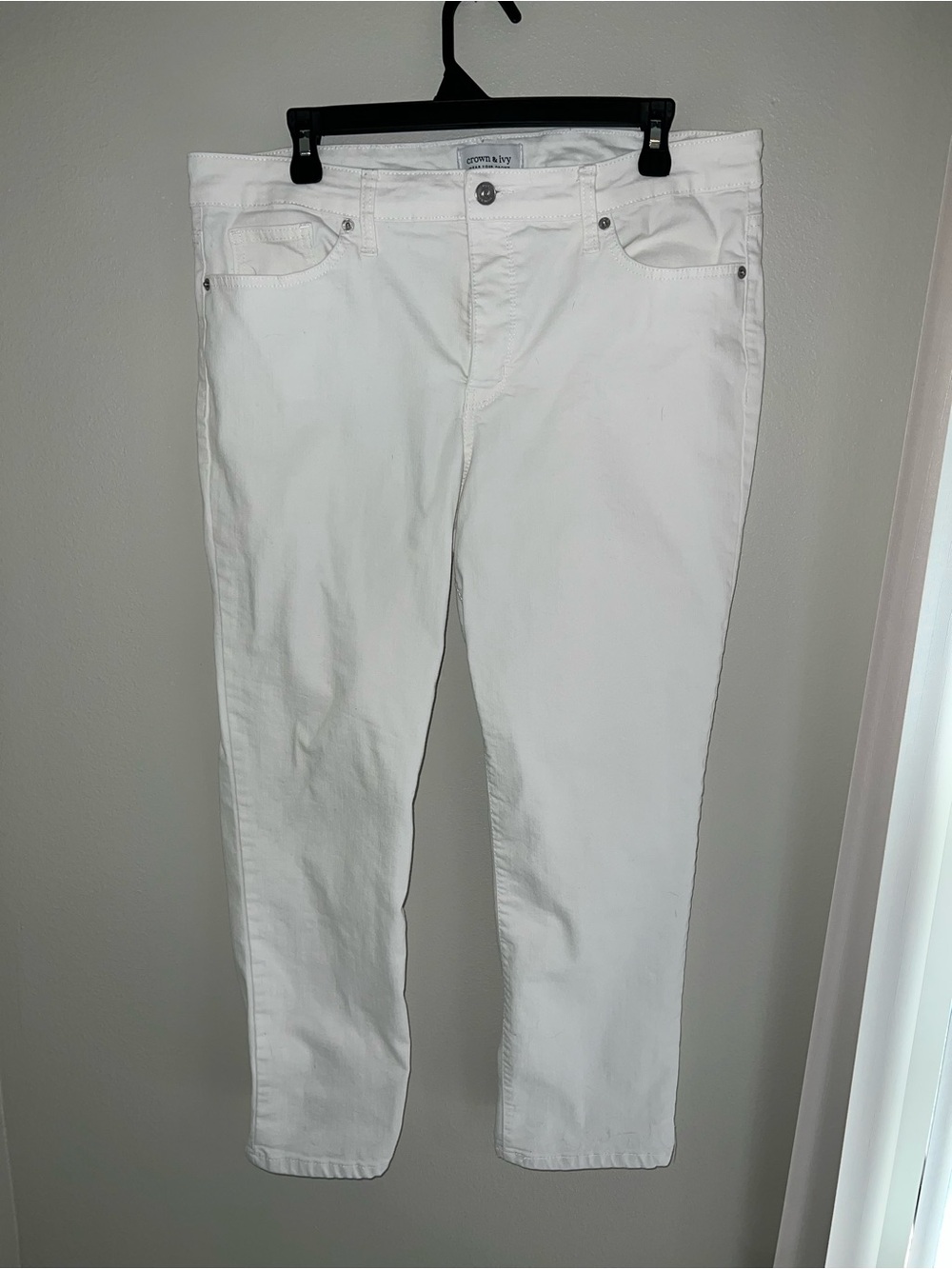 crown & ivy Women's Slim Straight Jeans - White